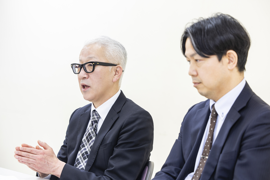 阿部課長と南係長